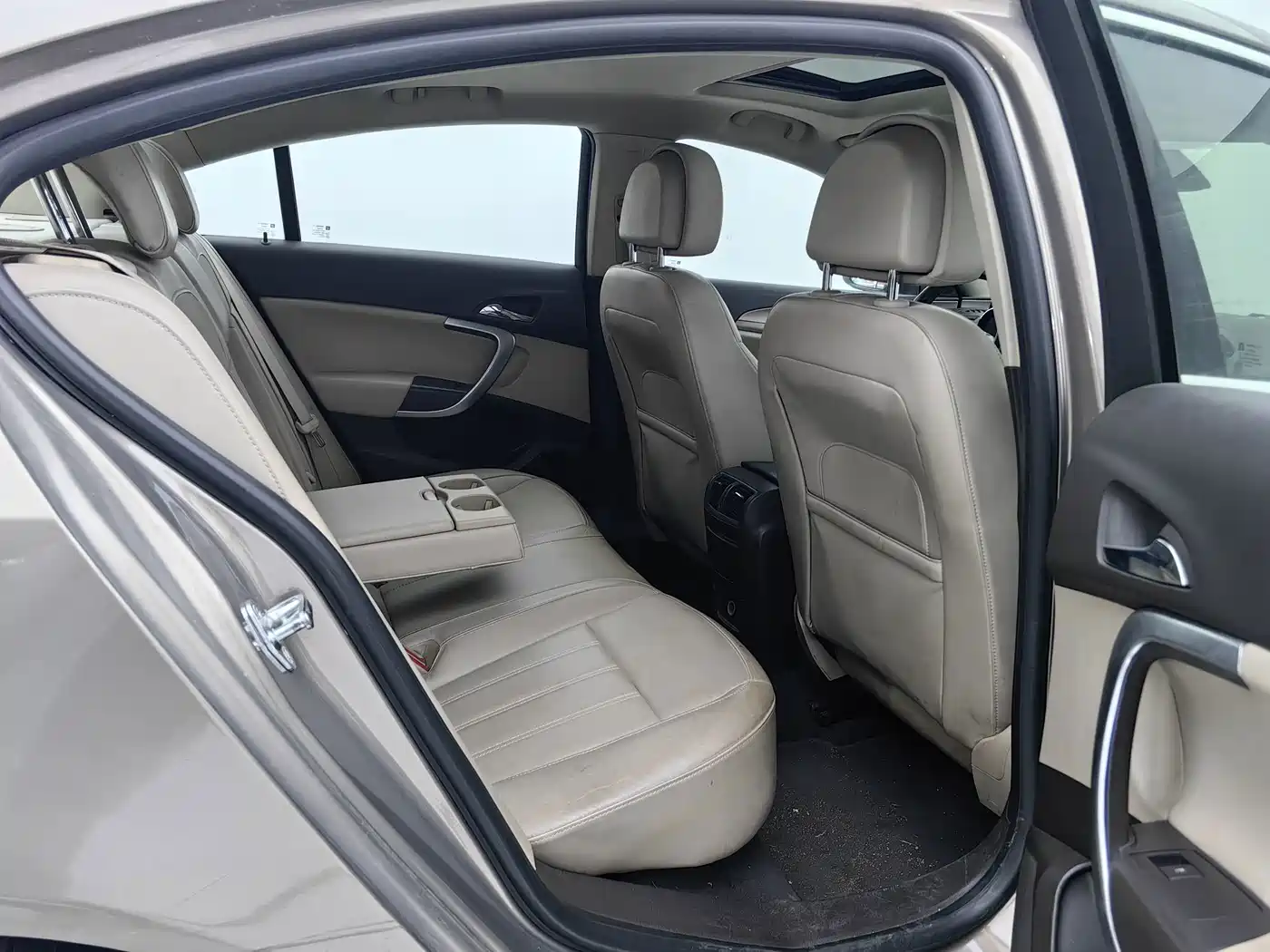 Photo 9 - Buick Regal