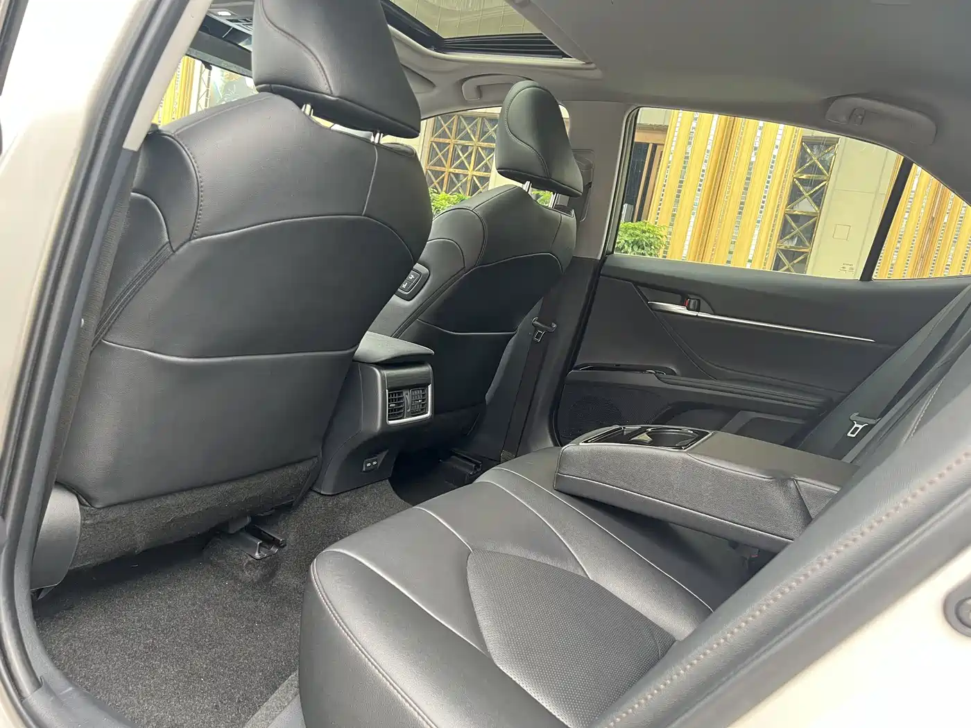 Toyota Camry 2023 2.0G Luxury Edition фото 11