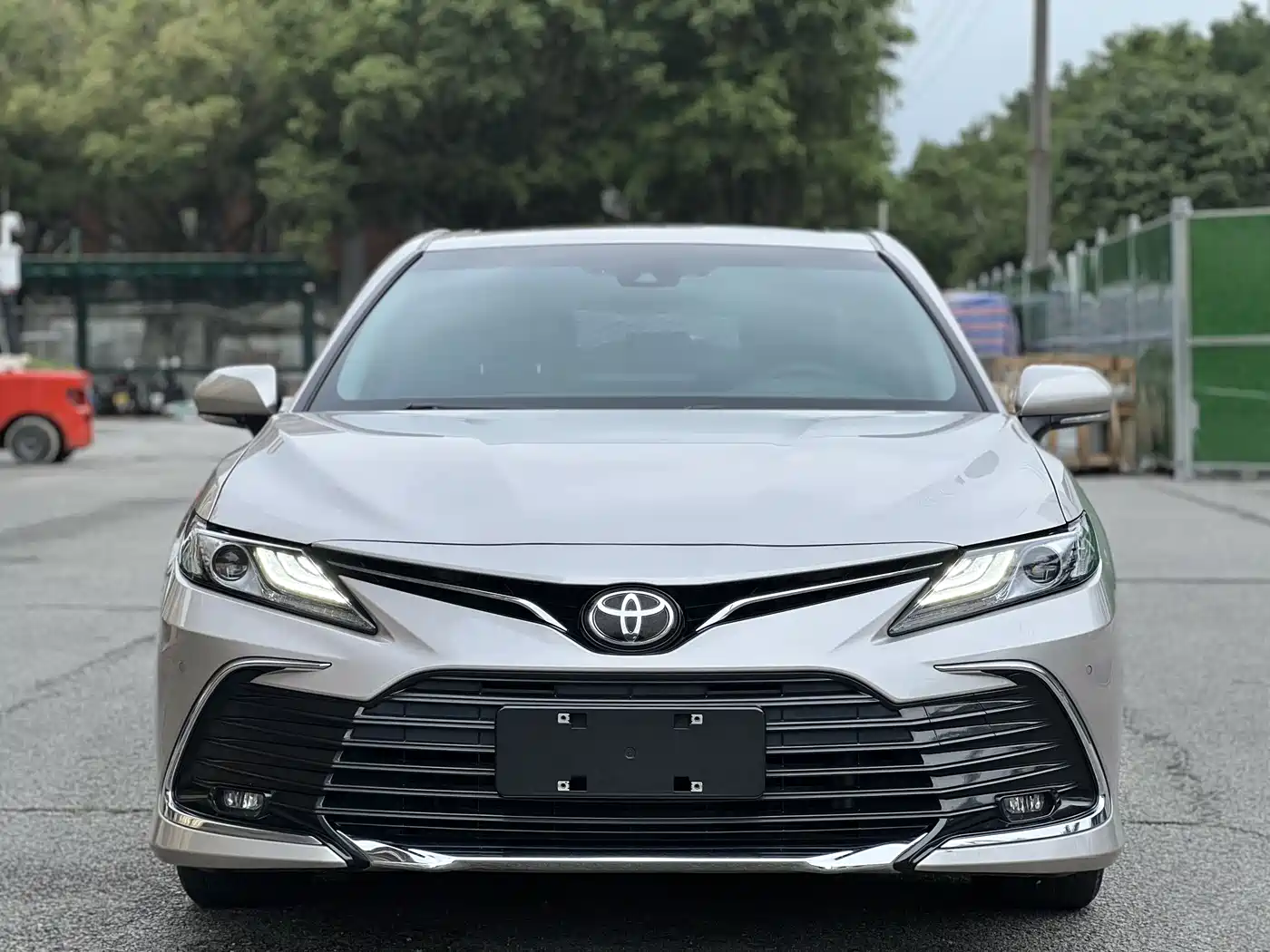 Toyota Camry 2023 2.0G Luxury Edition фото 2
