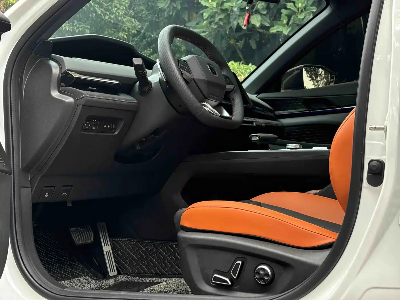 Changan UNI-V 2025 2024 1.5T Deluxe Sport