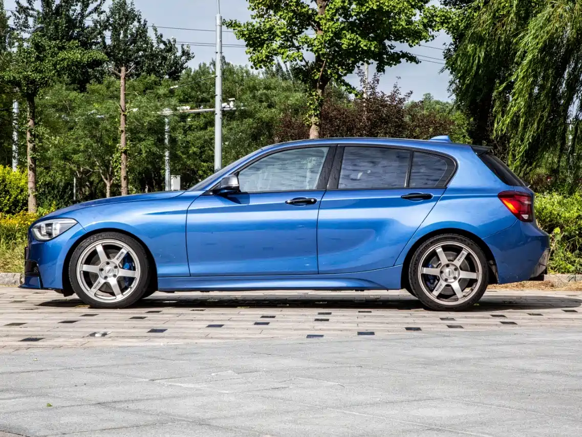 Photo 3 - BMW 1 Series (Import)