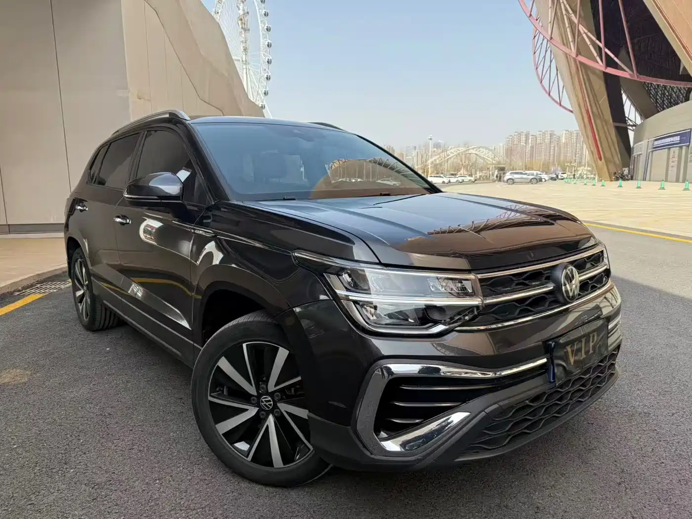 Volkswagen Tharu 2023 300TSI 2WD Bright Moon Edition