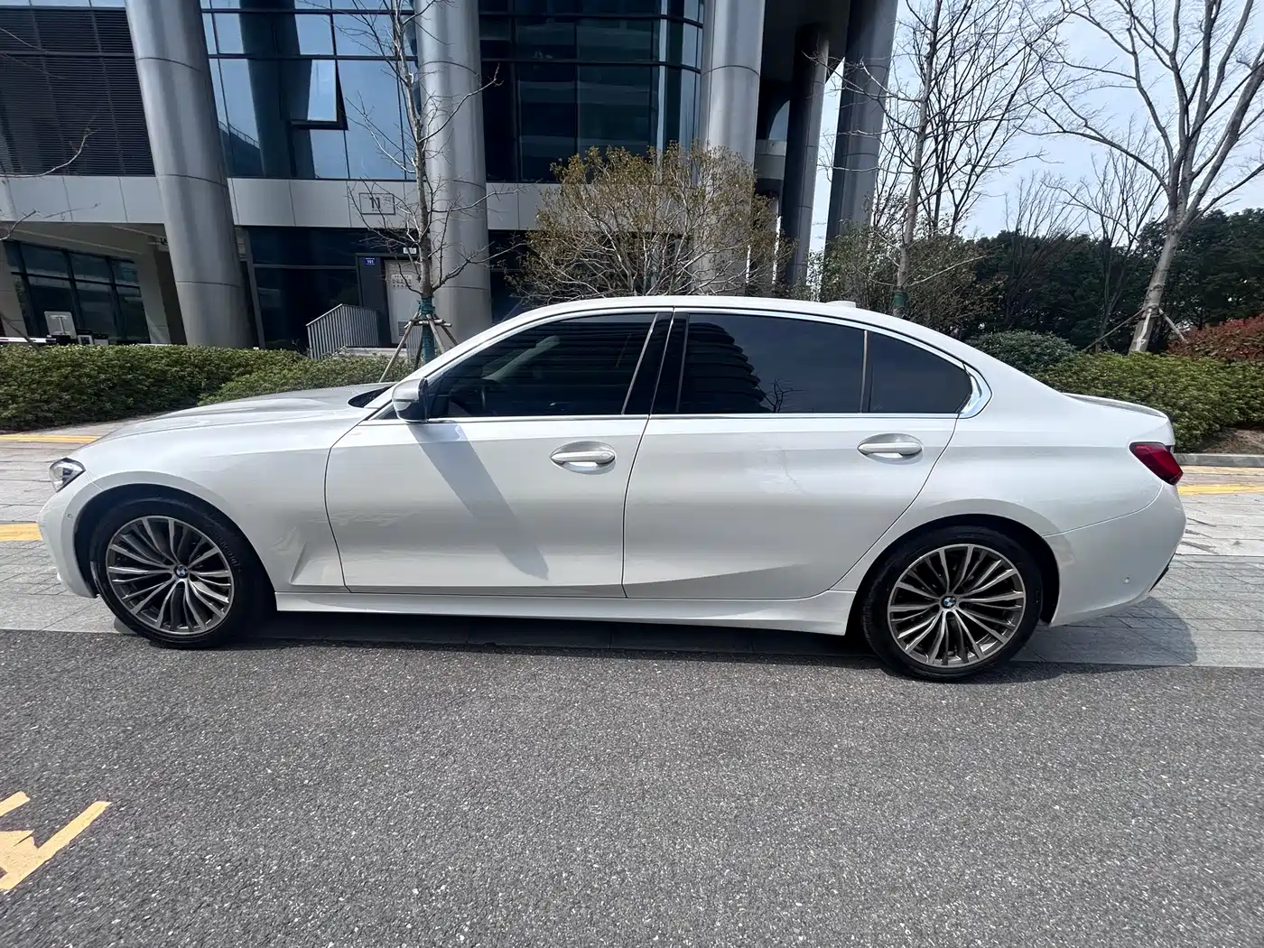 BMW 3 Series 2020 325Li Launch Edition фото 5