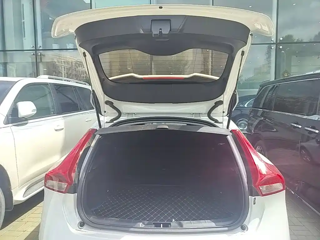 Volvo V40 2016 2017 T3 R-Design