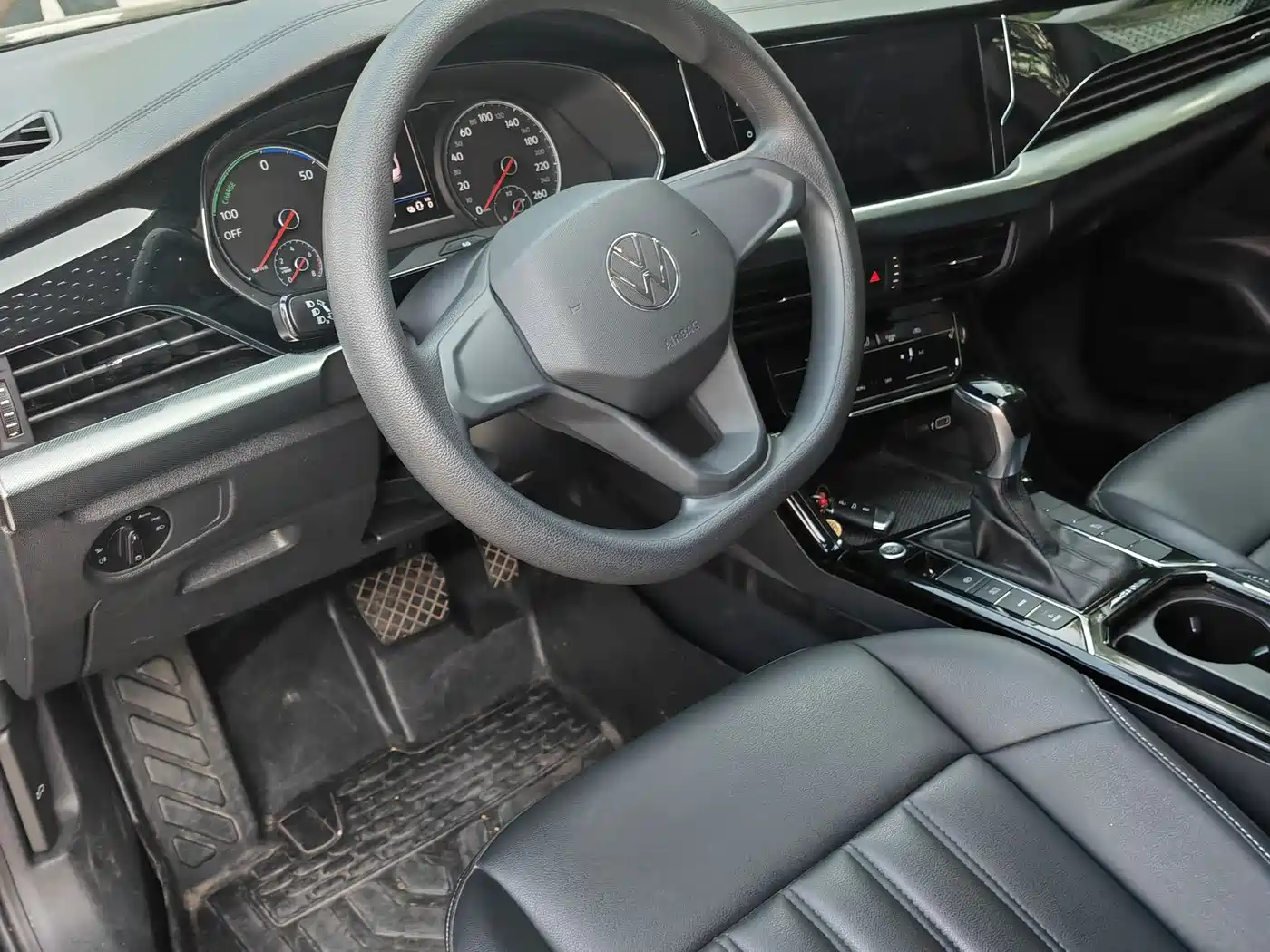 Volkswagen Passat New Energy 2022 Facelift 430PHEV Hybrid Elite Edition фото 4