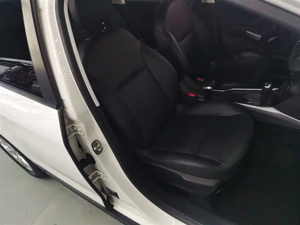 Peugeot 2008 2014 1.6L Automatic Trend Edition фото 25