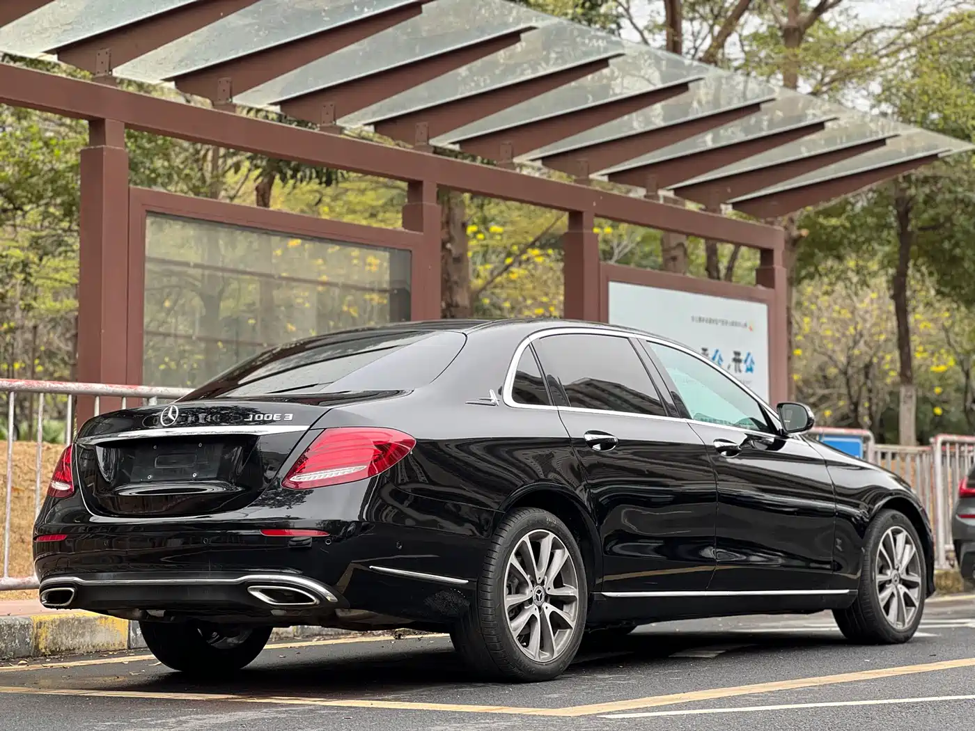 Mercedes-Benz E-Class 2019 E 200 L фото 14
