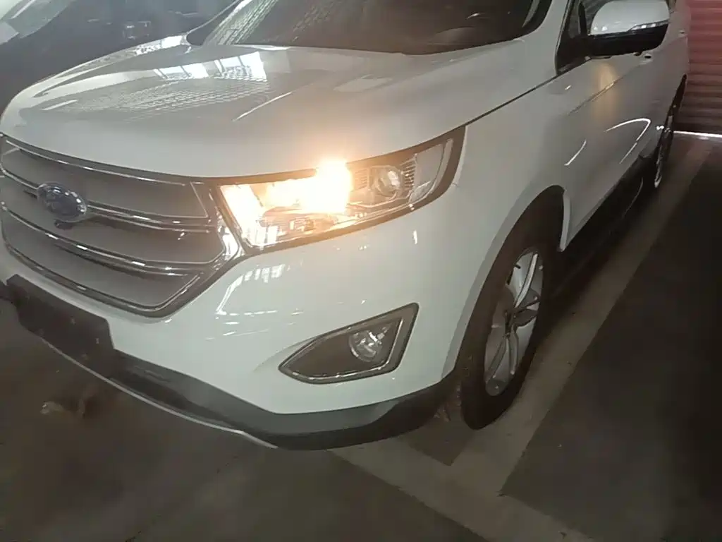 Фото 24 - Ford Edge