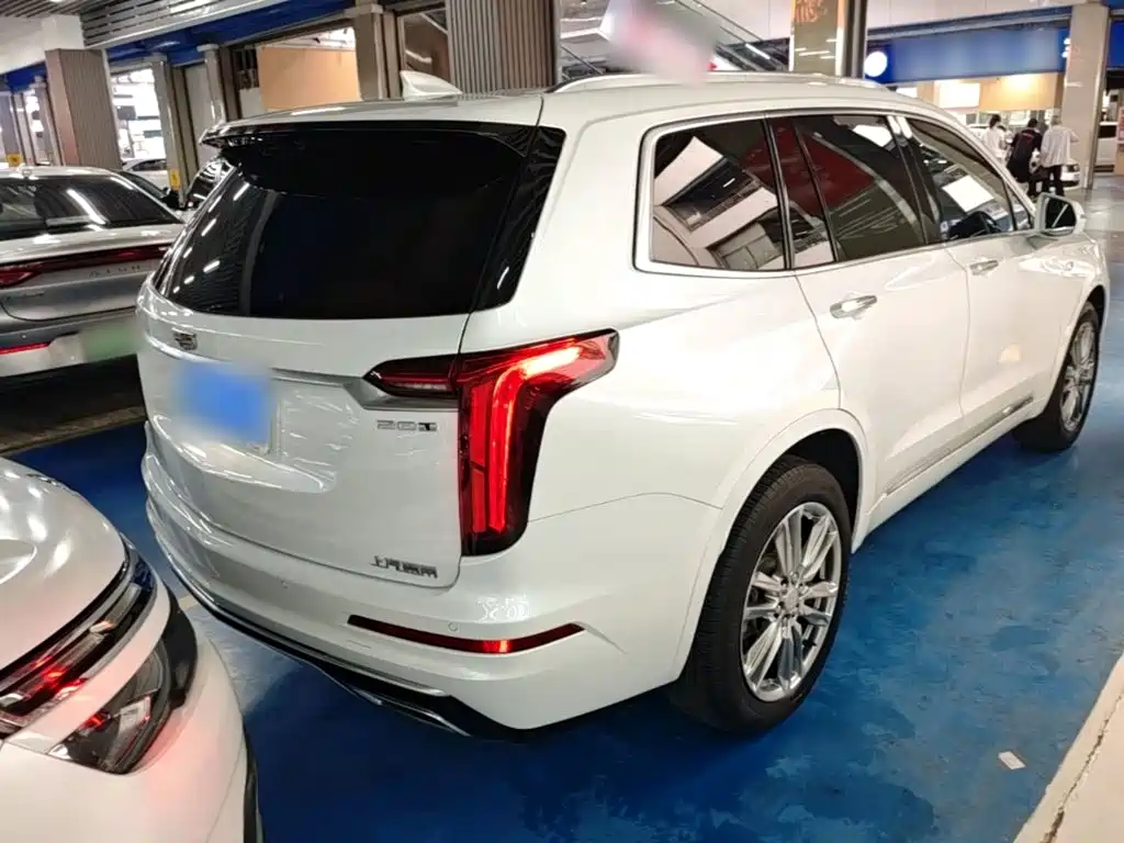 Фото 7 - Cadillac XT6