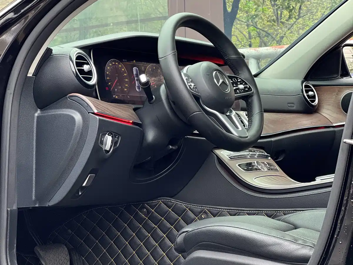 Mercedes-Benz E-Class 2019 E 200 L фото 16