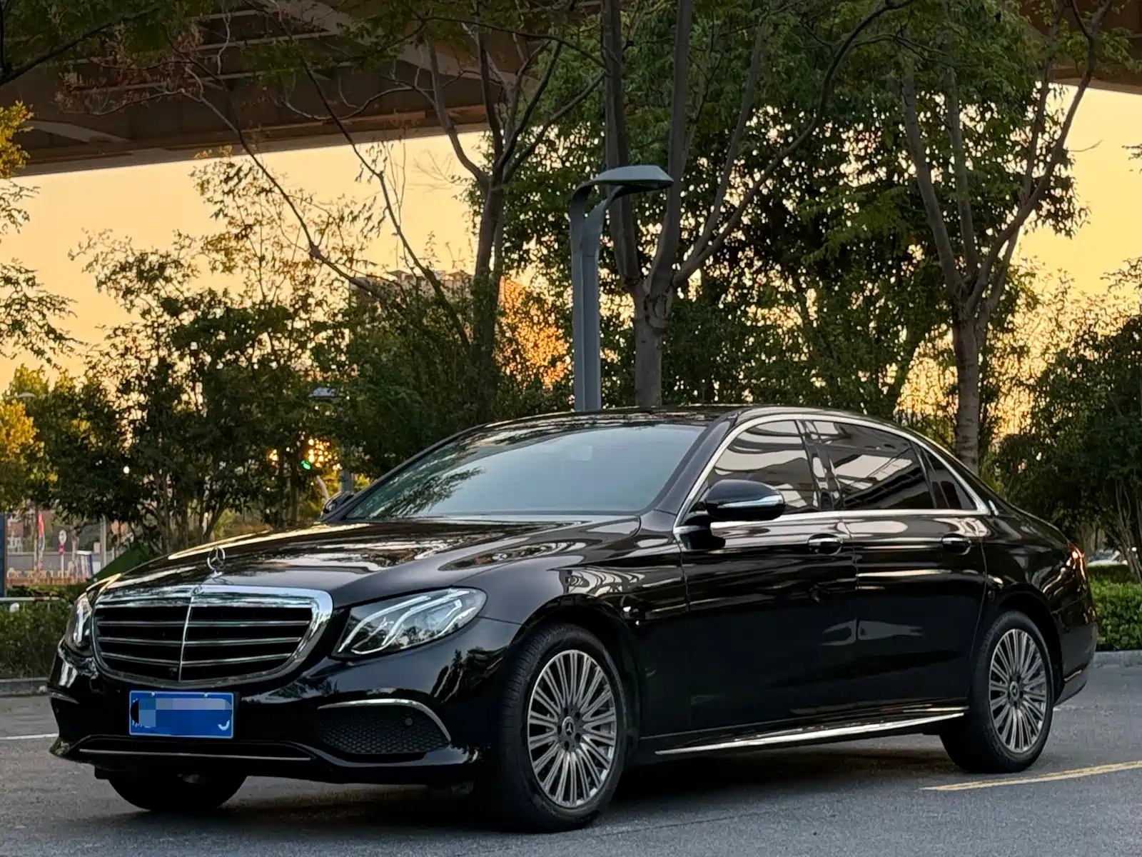 صورة 1 - Mercedes-Benz E-Class