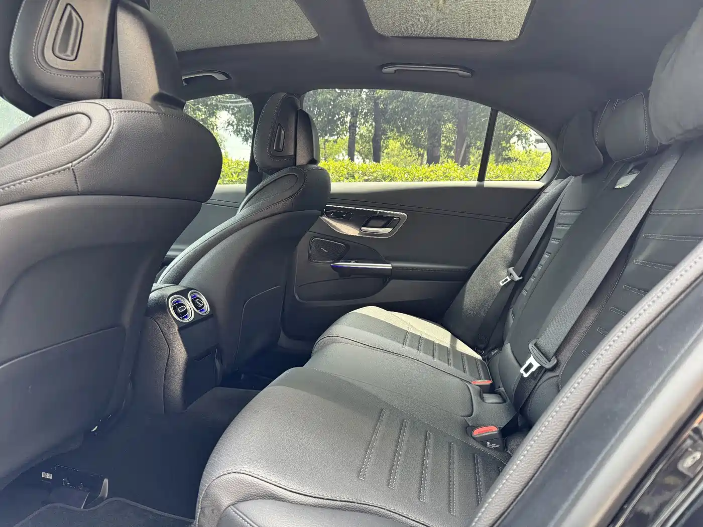 Mercedes-Benz C-Class 2025 C 260 L Sport Edition фото 10