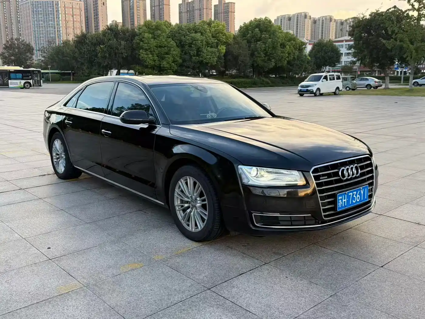 Фото 1 - Audi A8