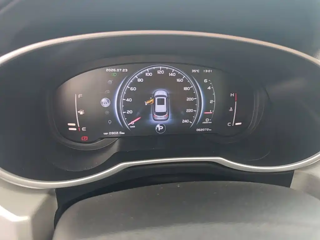 Фото 12 - Geely Atlas