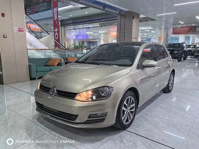 VOLKSWAGEN GOLF