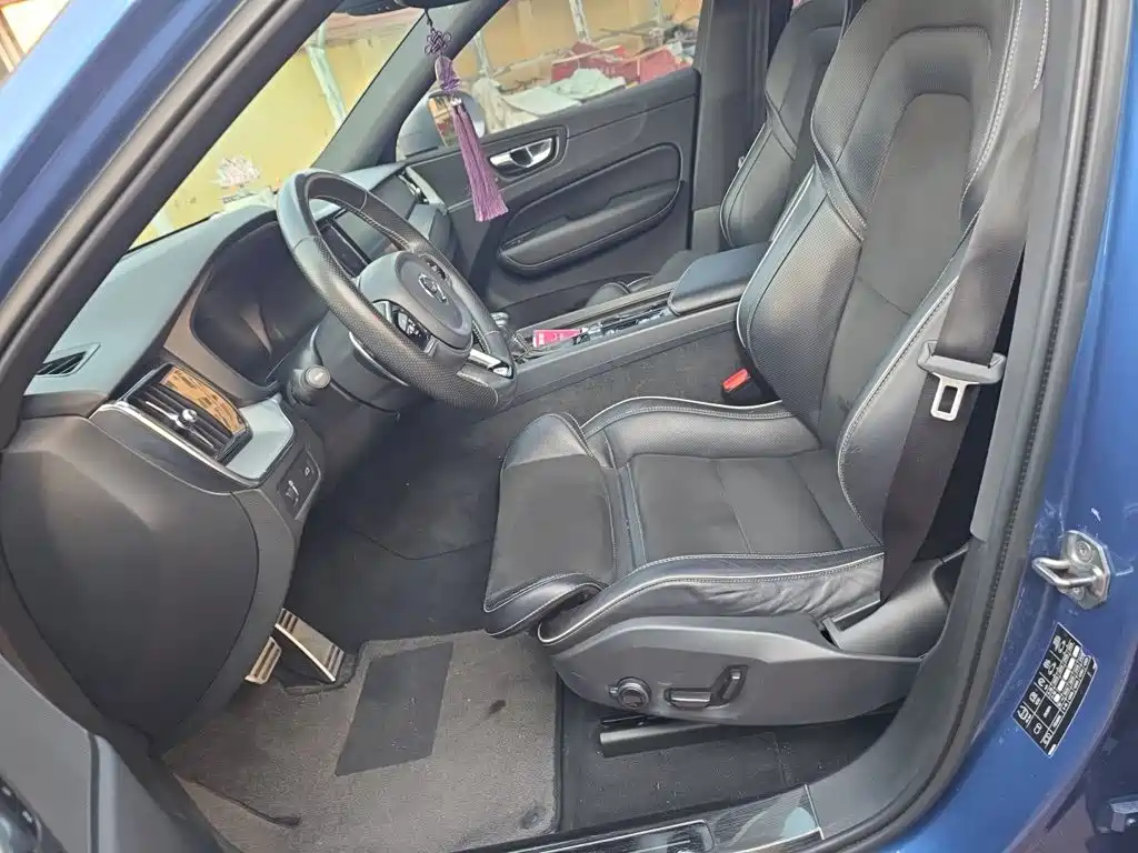Фото 8 - Volvo XC60