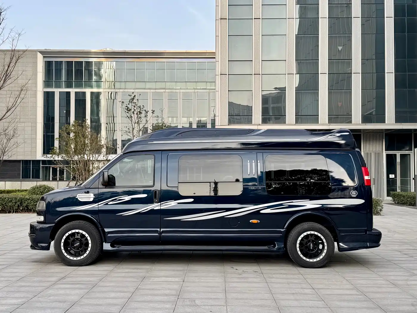 GMC Savana 2015 2015 6.0L G660L 2WD Elegance Edition