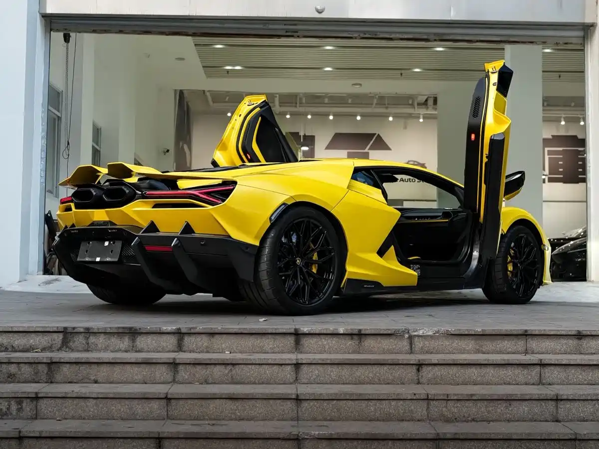 Фото 6 - Lamborghini Revuelto