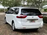 Photo 8 - Toyota Sienna