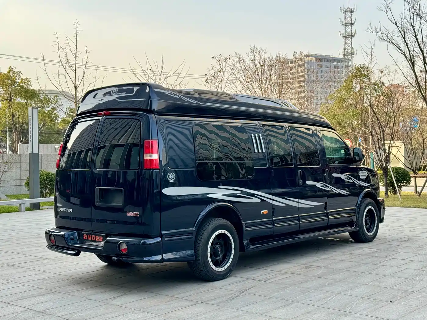 GMC Savana 2015 2015 6.0L G660L 2WD Elegance Edition