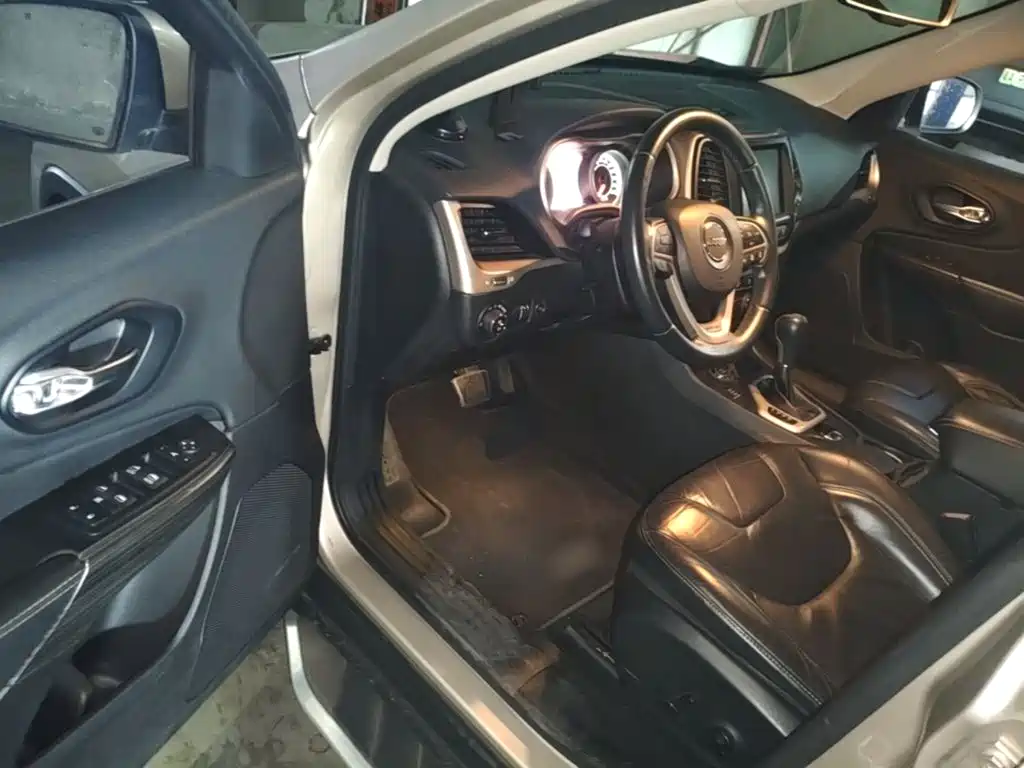 Jeep Cherokee (Import) 2015 2014 2.4L Luxury