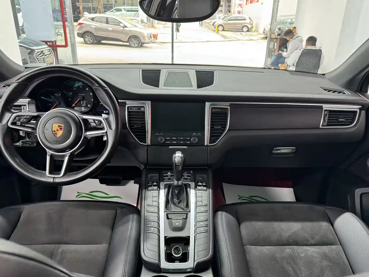 Porsche Macan 2017 Macan 2.0T фото 8