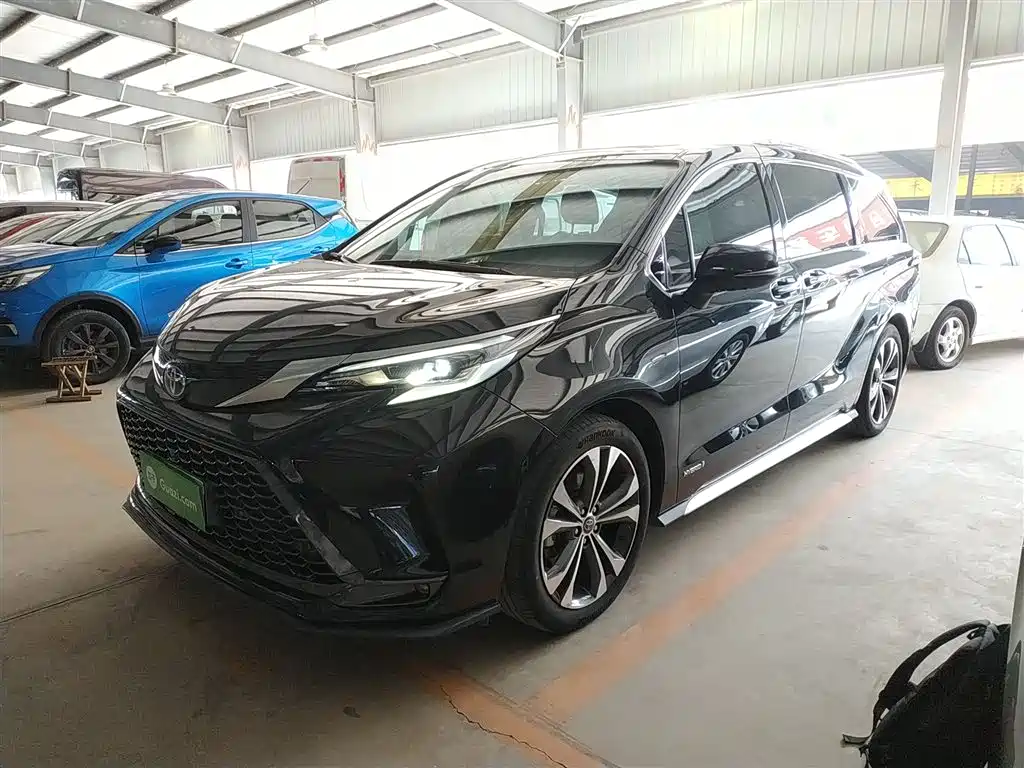Toyota Granvia 2023 2.5L Hybrid Prestige PLUS Edition фото 2