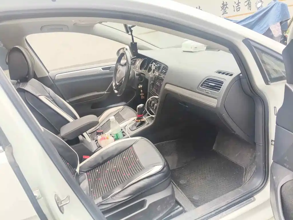 Photo 12 - Volkswagen Golf