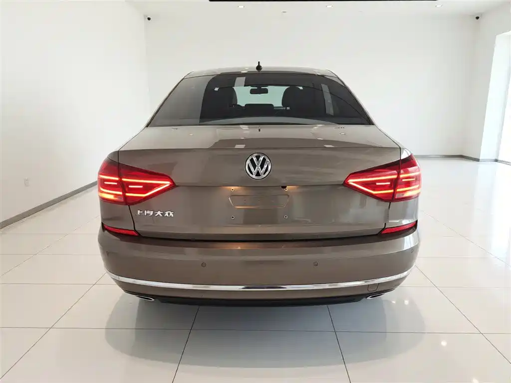 Volkswagen Passat 2017 330TSI DSG Prestige фото 6