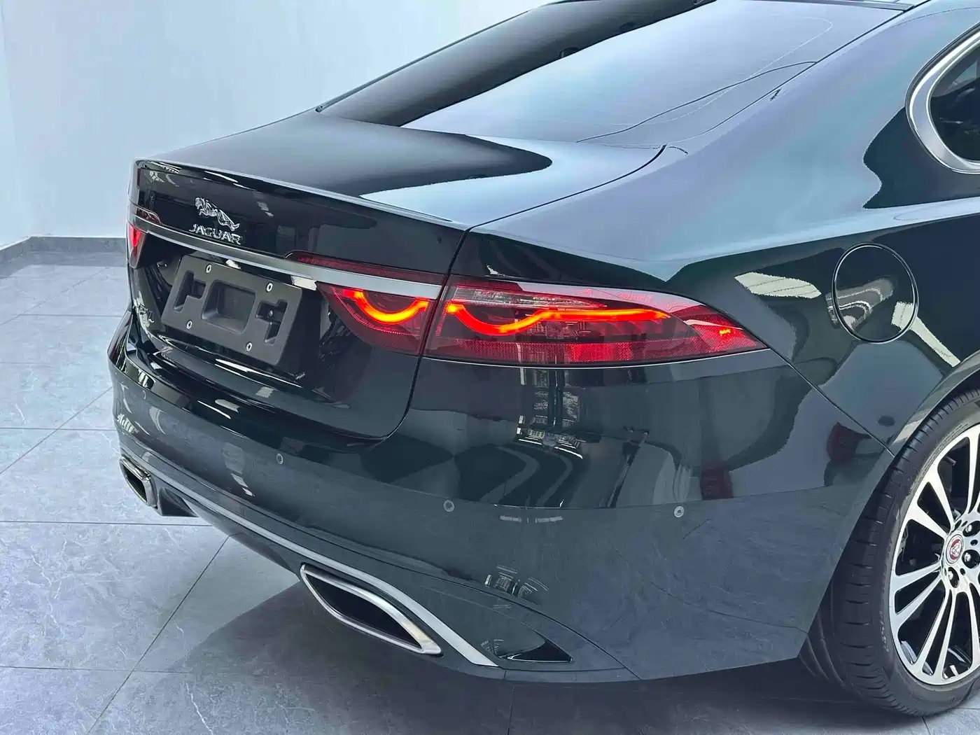 Jaguar XFL 2026 2025 2.0T P250 FWD Luxury Edition