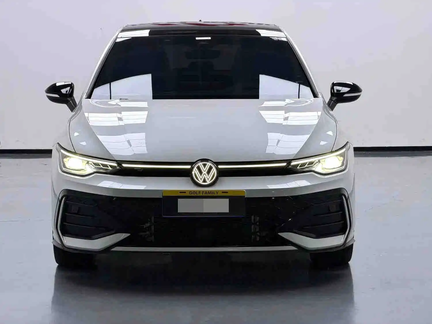Photo 2 - Volkswagen Golf