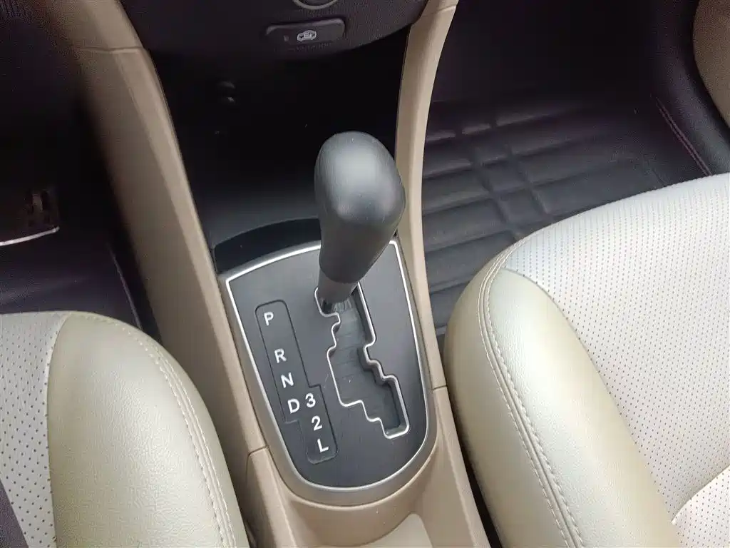 Hyundai Verna 2014 1.4L Automatic Smart GLS фото 10