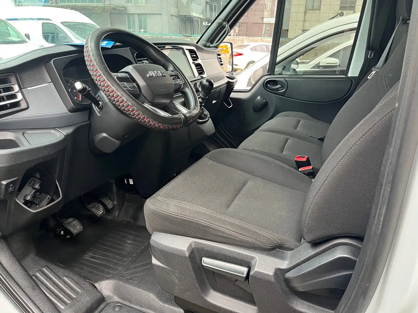 Jiangling JMC Fushun 2024 2024 2.0T Manual Diesel Short Wheelbase Low Roof Commercial MPV 5-seater (Dual-opening Tailgate)
