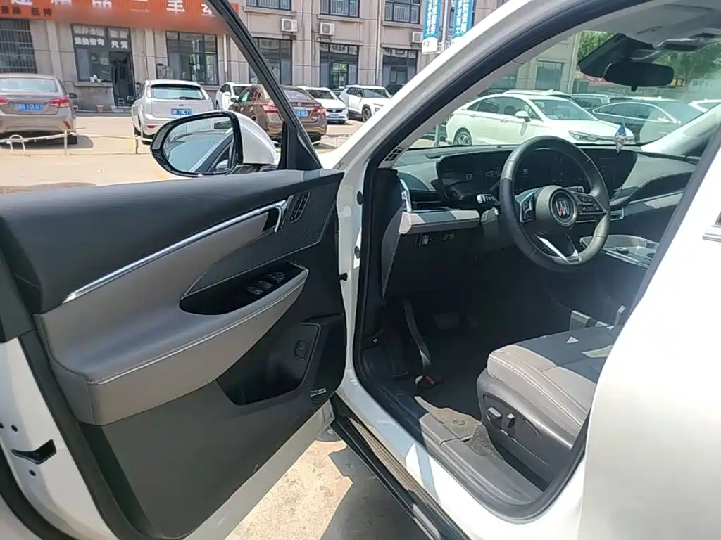 Photo 16 - Buick E5