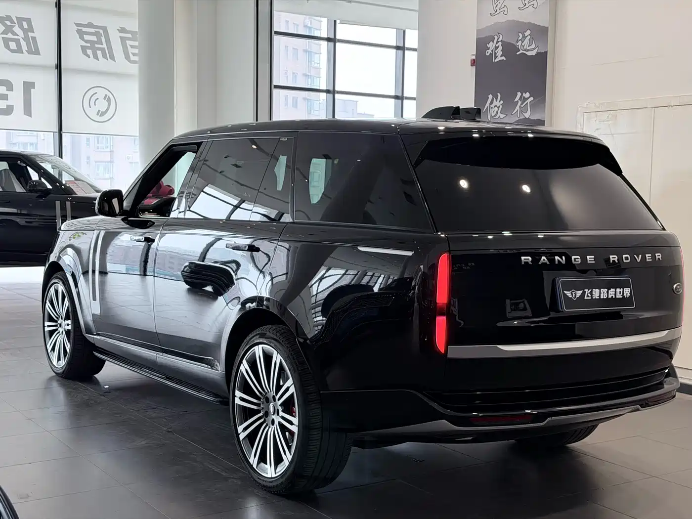 Land Rover Range Rover 2024 3.0 L6 400PS Genesis Extended фото 22