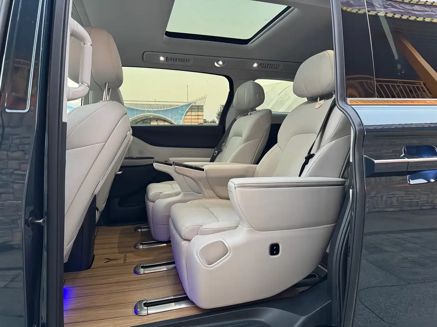 Voyah Auto Voyah Dreamer 2025 PHEV AWD Excellent Kunpeng Edition фото 9