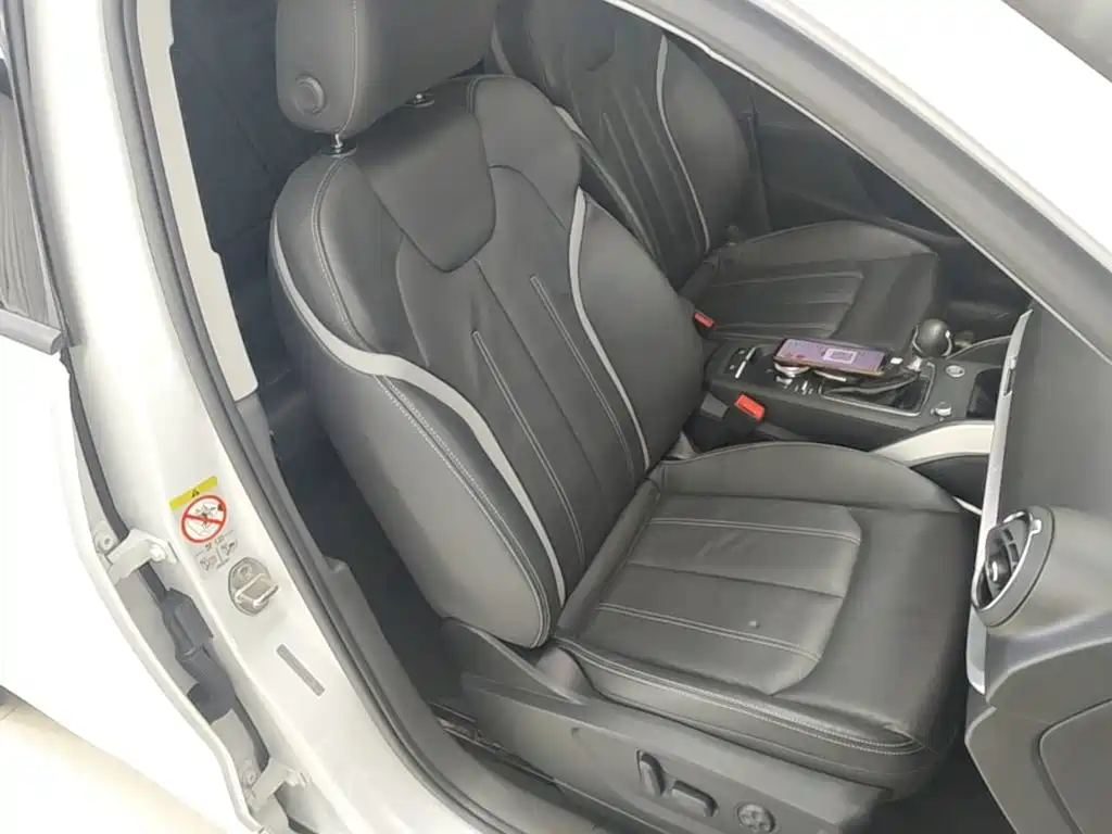 Photo 20 - Audi Q2L