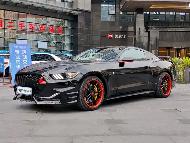 FORD MUSTANG