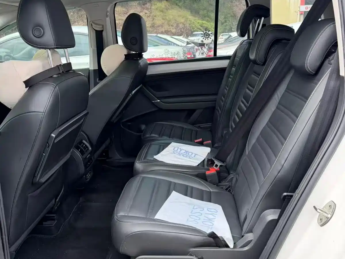 Фото 4 - Volkswagen Touran