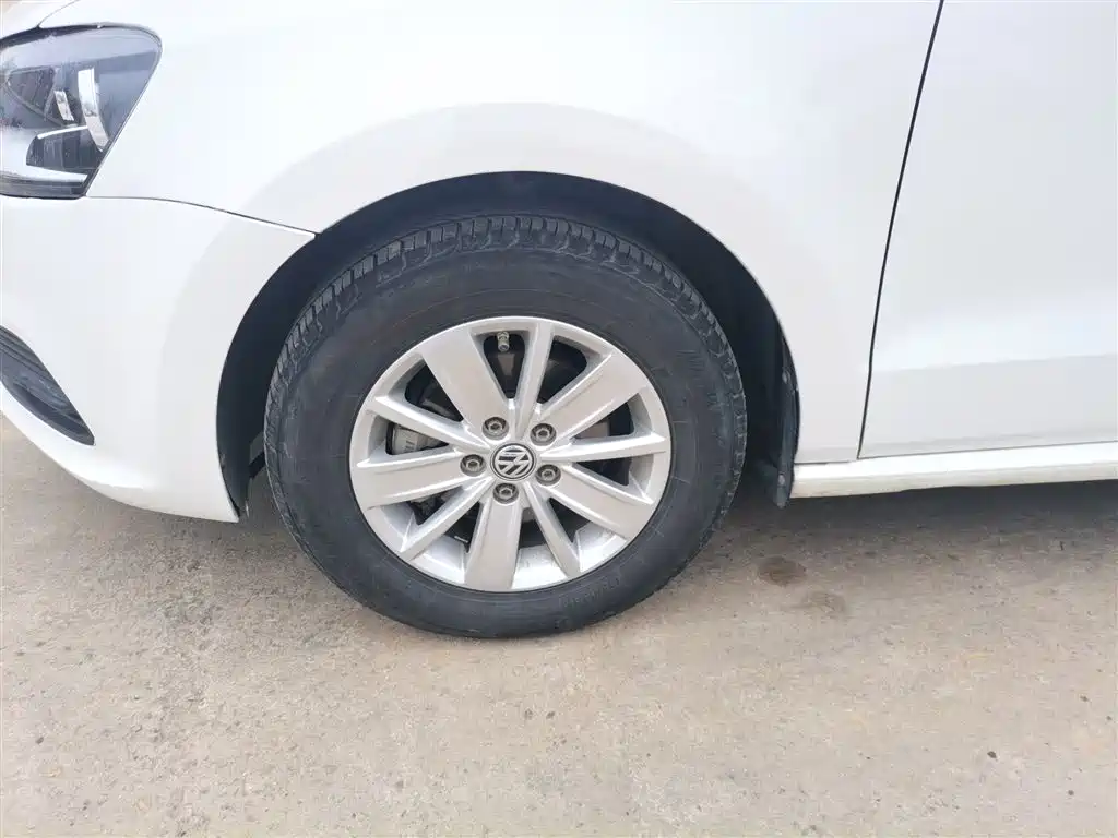 Volkswagen Polo 2016 1.4L Automatic Trend фото 23