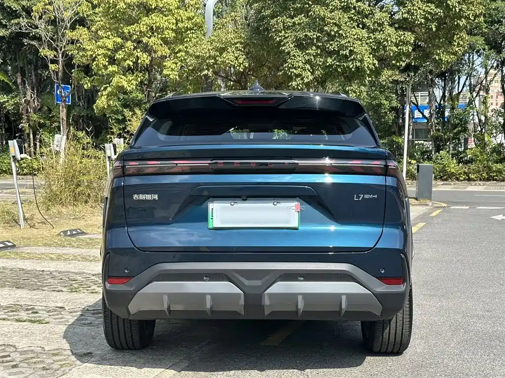 Geely Galaxy Galaxy L7 2025 EM-i 115km Explorer+ Edition фото 24