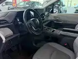 Фото 4 - Toyota Granvia