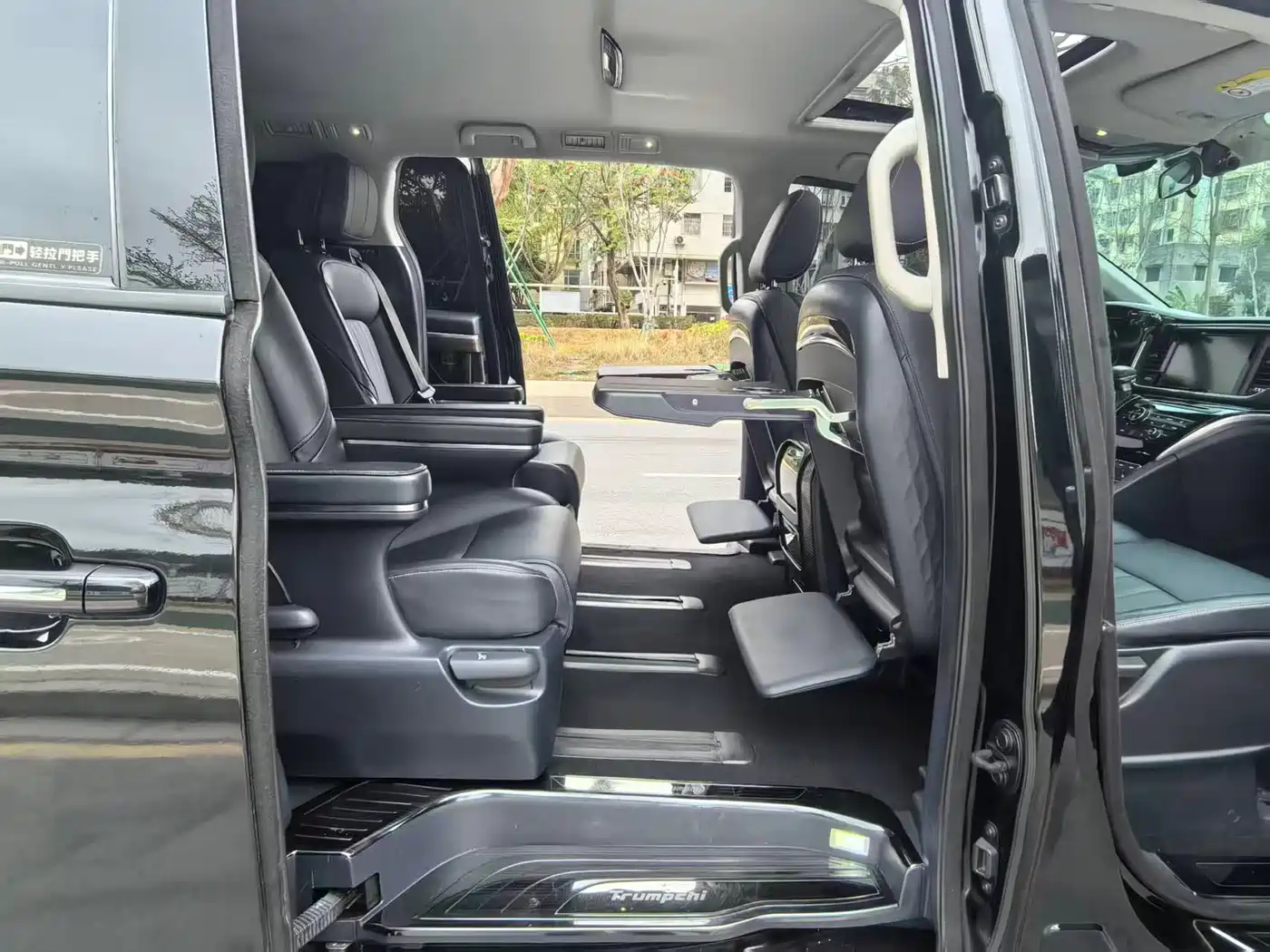 GAC Trumpchi Trumpchi M8 2018 320T Exclusive Edition фото 6