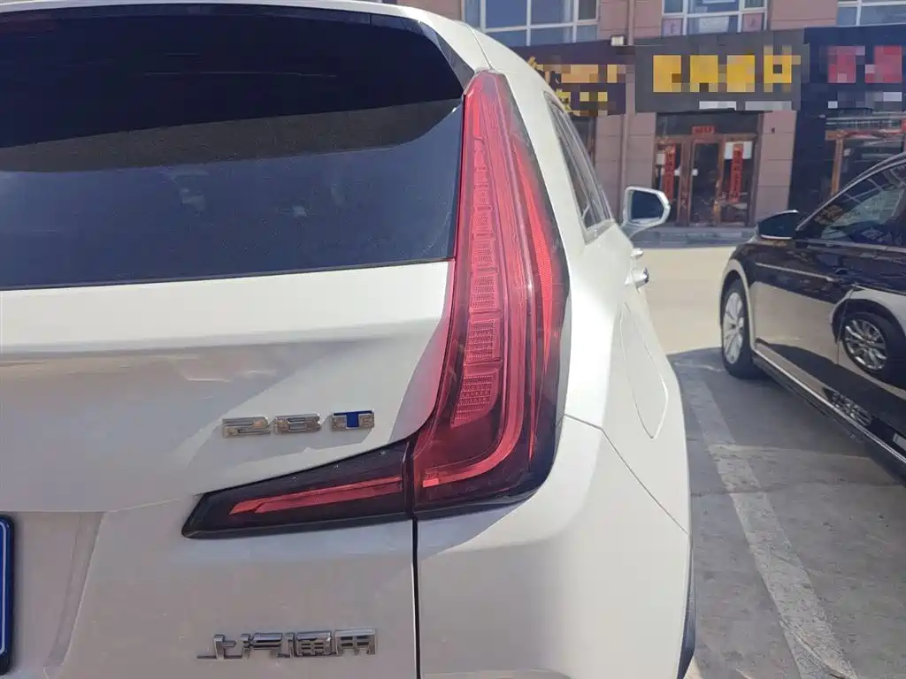 CADILLAC XT4