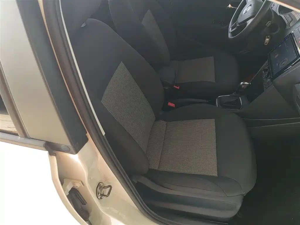 Volkswagen Polo 2016 1.4L Automatic Trend фото 25
