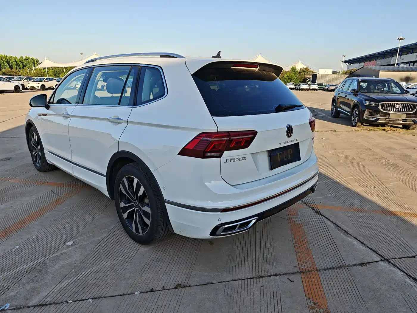 Volkswagen Tiguan L 2023 330TSI Auto 2WD R-Line Premium Edition фото 4