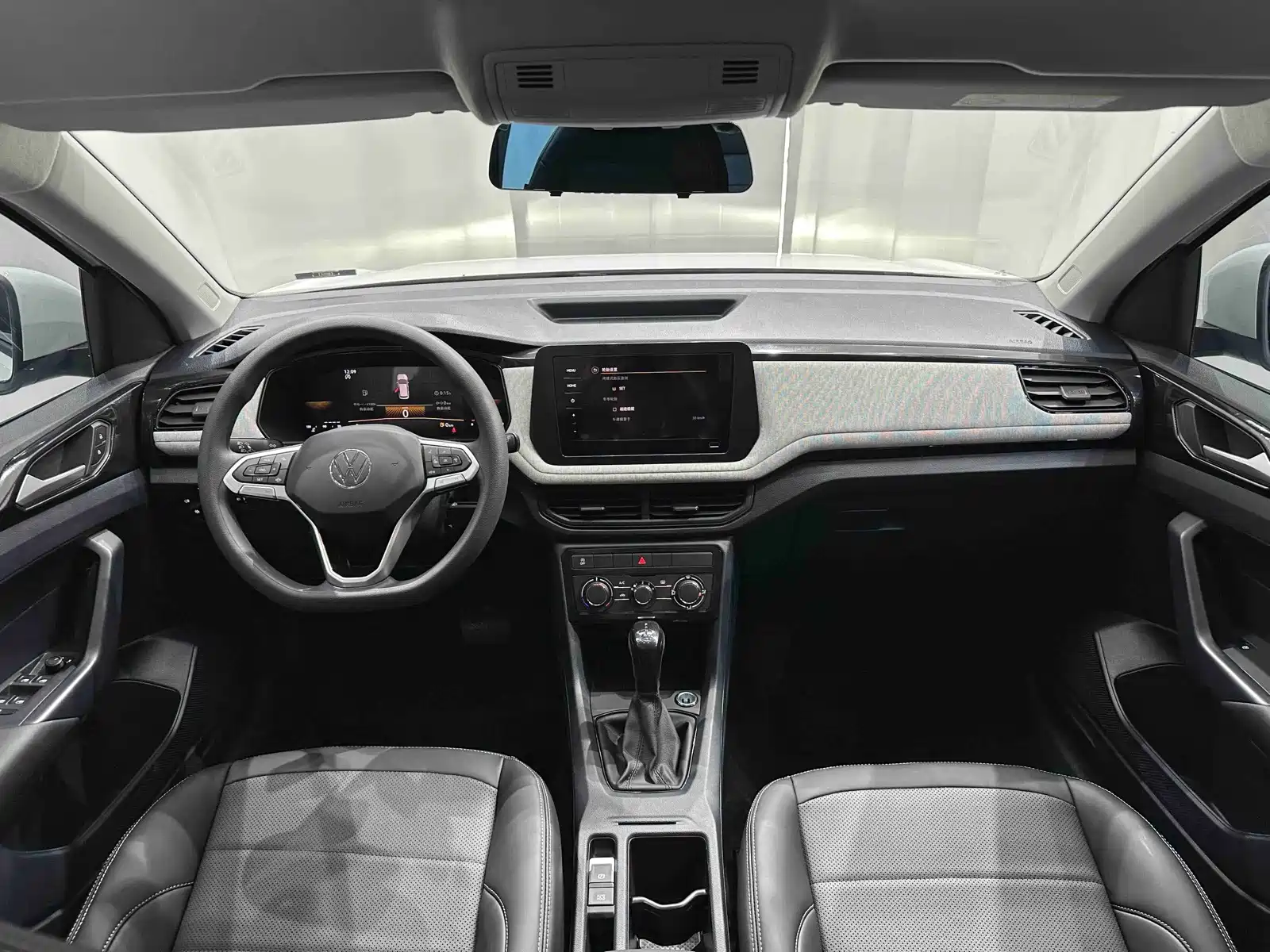 Photo 13 - Volkswagen Tharu