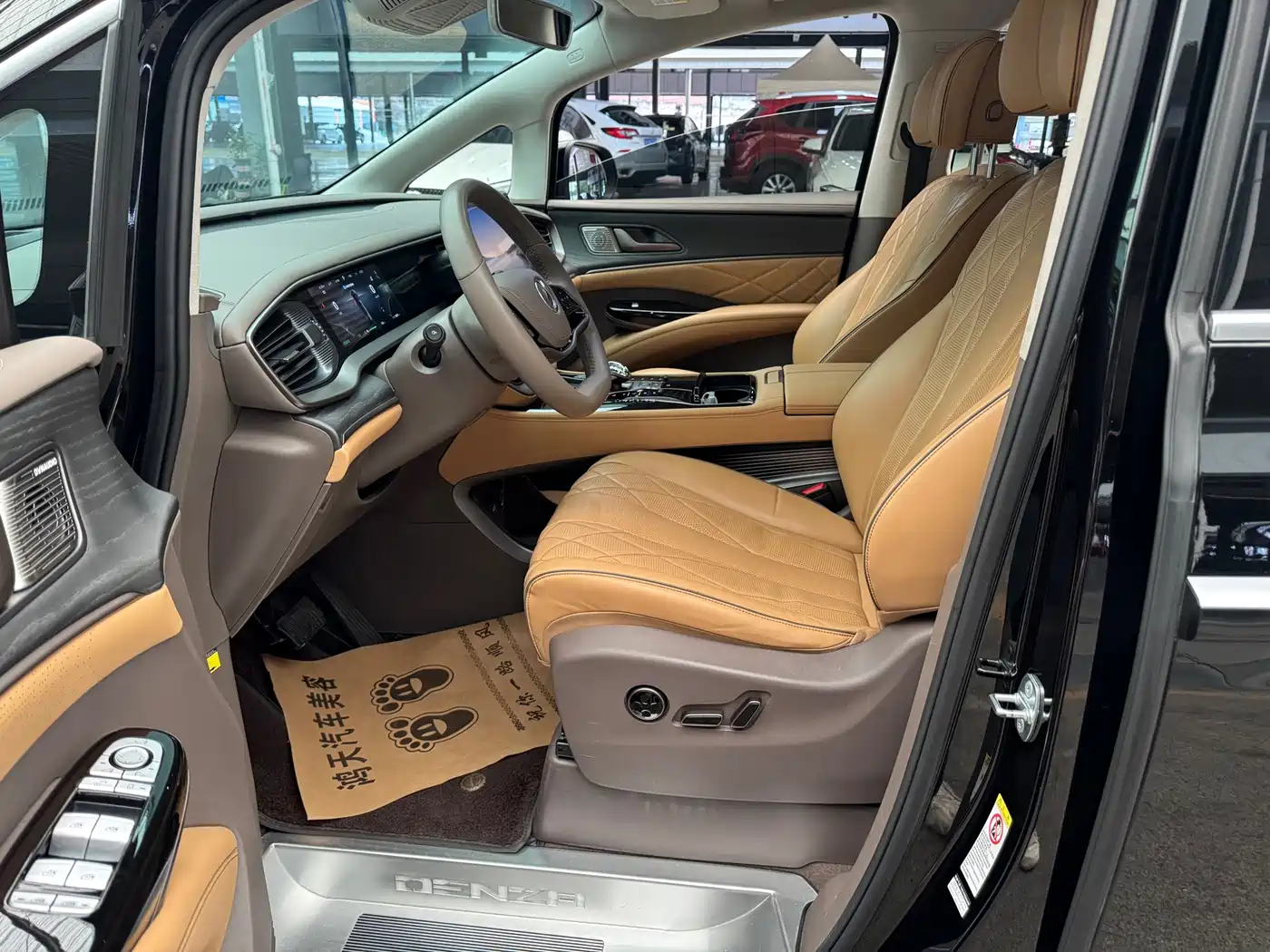 Denza D9 2023 2022 EV 600 4WD Prestige Model