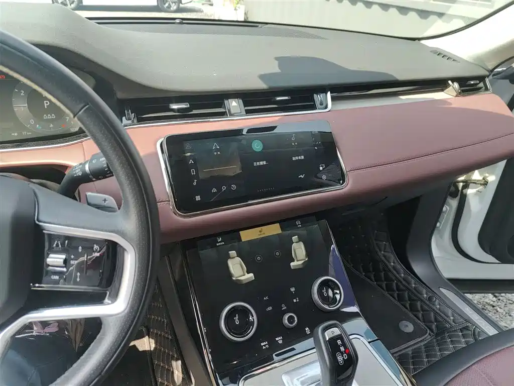 Land Rover Range Rover Evoque 2023 Range Rover Evoque L 249PS Luxury Edition фото 9