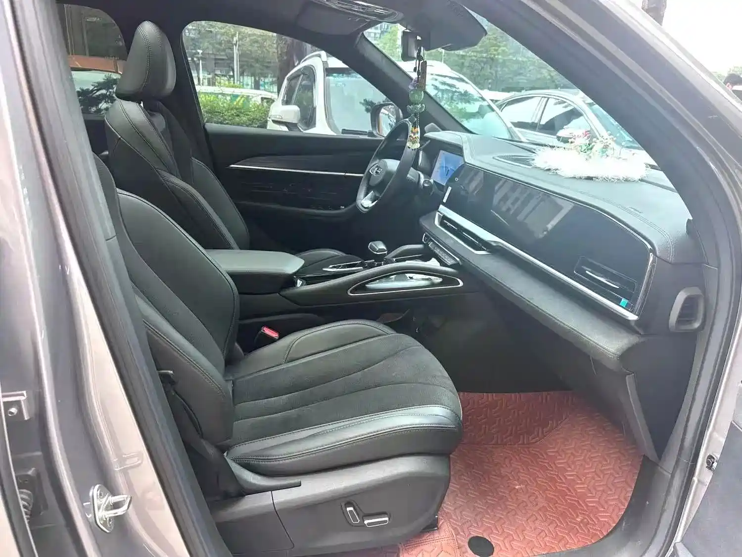 Фото 9 - Geely Monjaro